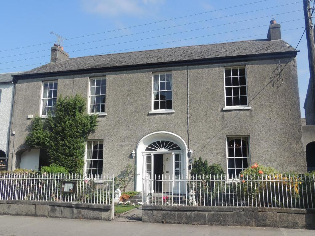 The Stables Townhouse B&B Birr Exterior photo